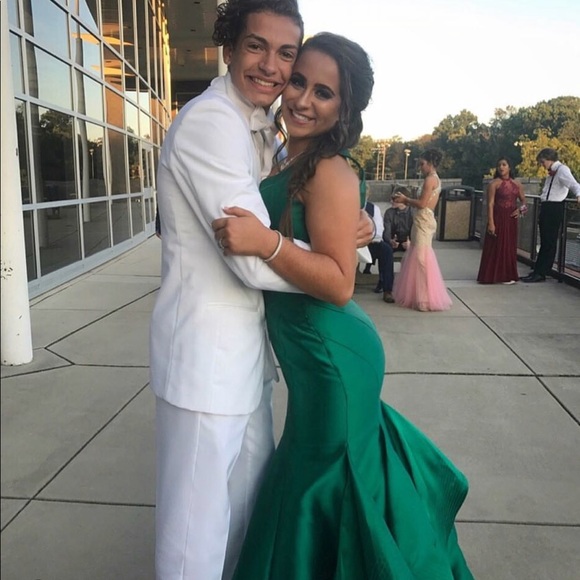 Emerald green prom dress - Picture 1 of 7
